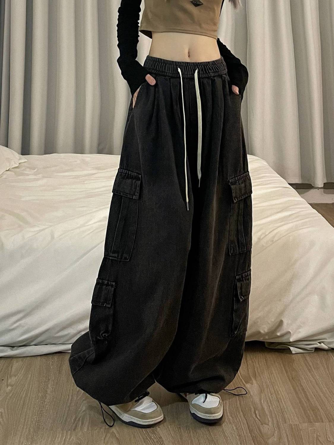Coal · NW DN-13 — the wide-leg